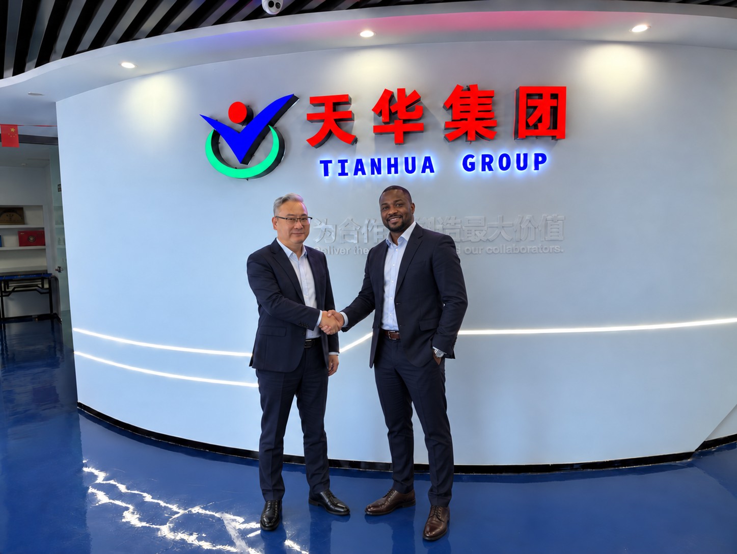 Angolan Buyer Visits TIANHUA Traffic for EN 1871 Road Marking Su