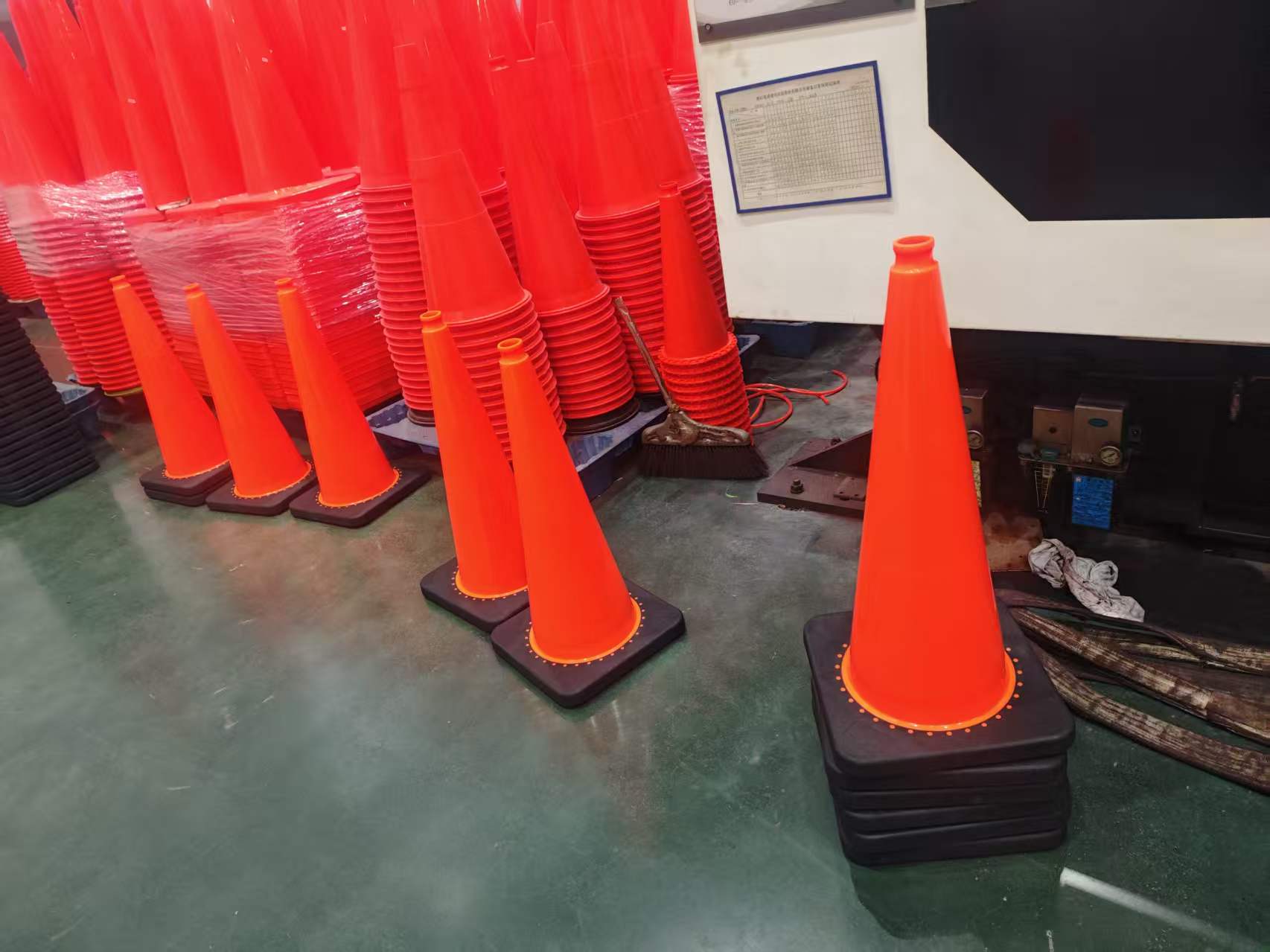 Traffic Cones for Sale in Netherlands | CE Certified RA1 RA2 RA3 BS EN Traffic Cones